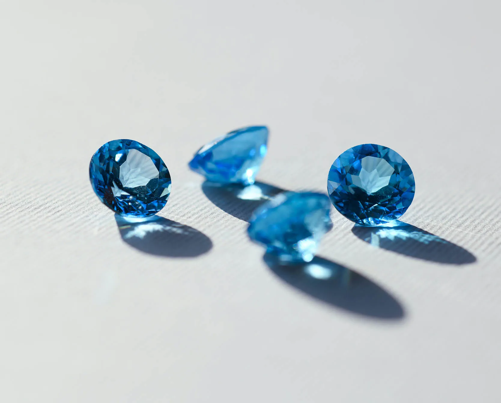 page-nos-guides-3-qualites-verre-montres_verre-saphir.webp